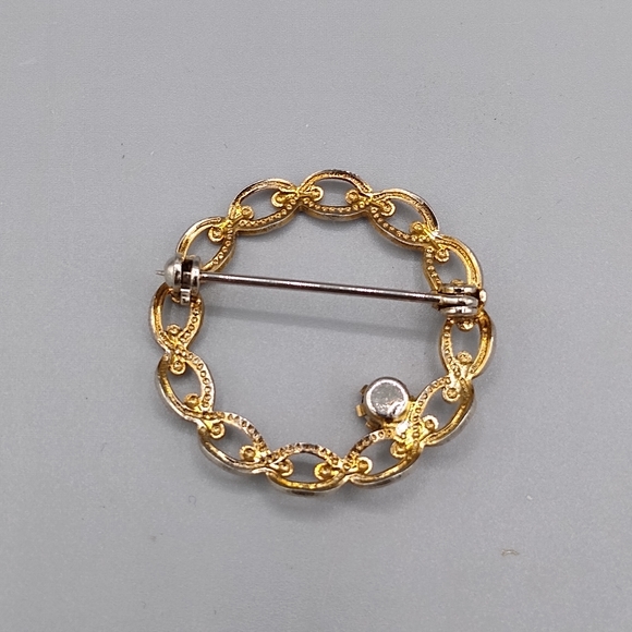 Gold tone Filigree Rhinestone Wreath Circle Brooch Pin Vintage - Picture 6 of 10